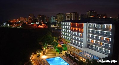 دورنمای هتل لارا در شب